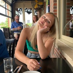 Meet your Posher, Ella